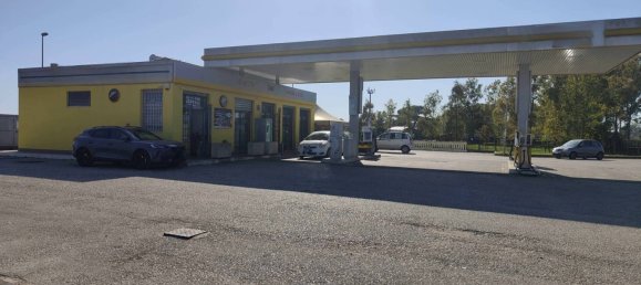 Коммерческая недвижимость с 3 комнатами в Априлия, Италия № 225830 5