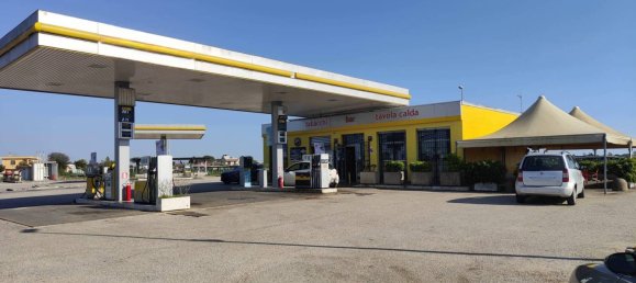 Коммерческая недвижимость с 3 комнатами в Априлия, Италия № 225830 3