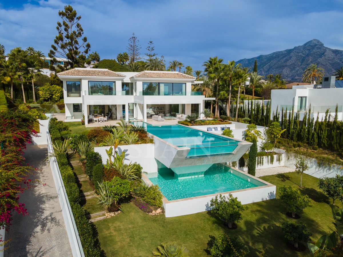 6 bedrooms Villa in Marbella, Spain No. 251099