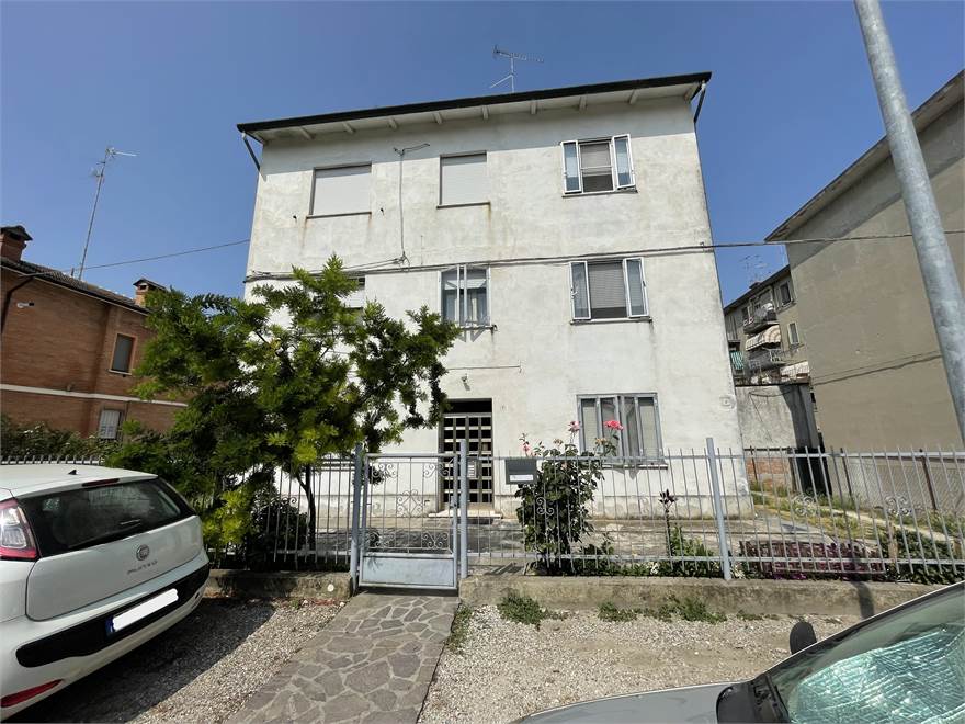 4 rooms Apartment in Ferrara, Italy No. 360162