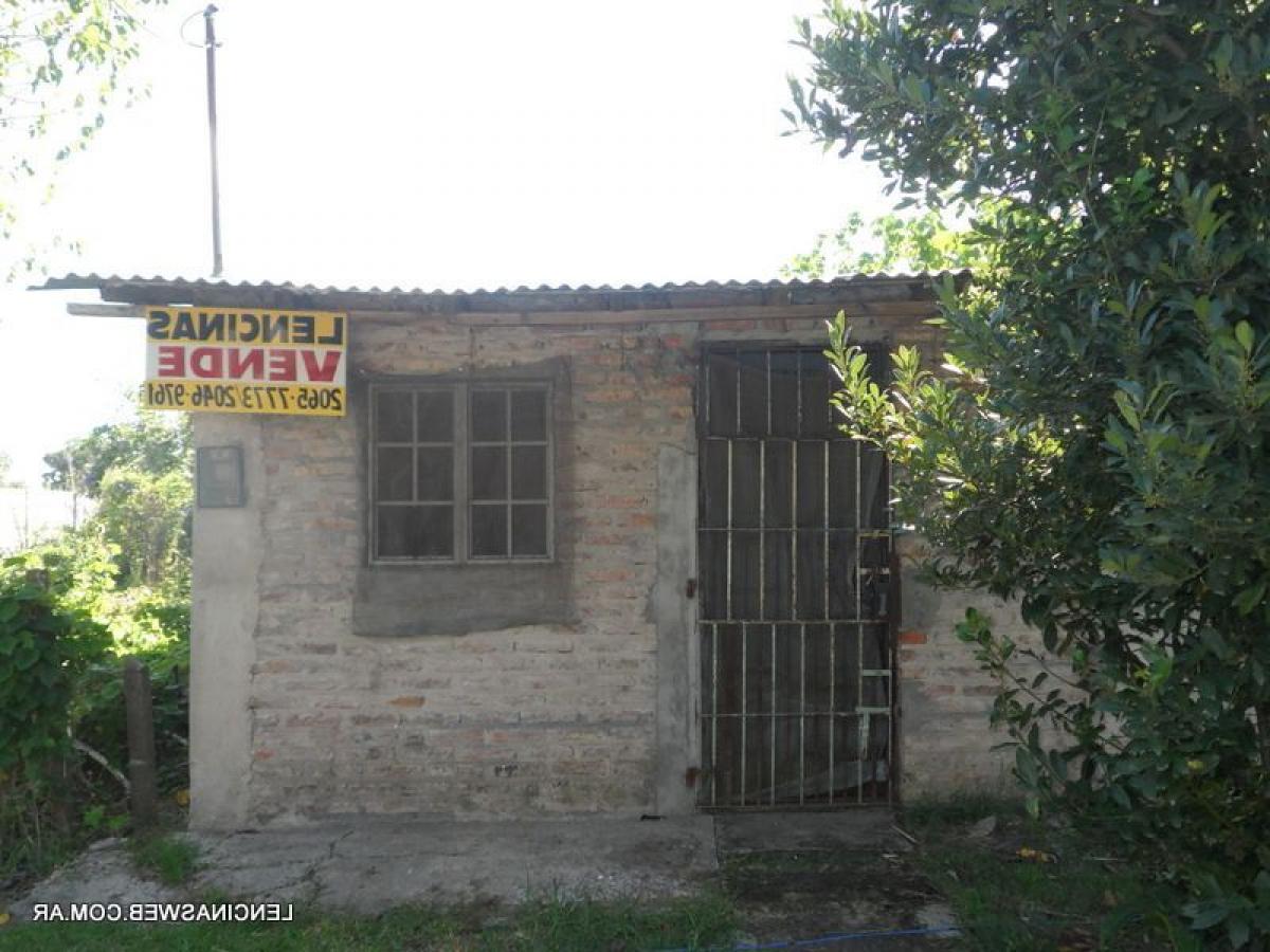 2 bedrooms House in Florencio Varela, Argentina No. 6016