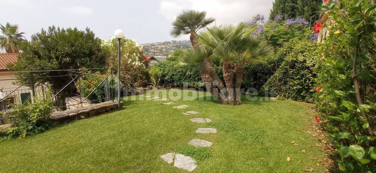 3 bedrooms Villa in Sanremo, Italy No. 395540