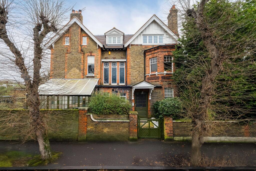 3 bedrooms Apartment in London, United Kingdom No. 13926