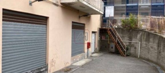 Imóvel comercial de 1 divisão em Genoa, Italy N.º 131226 2