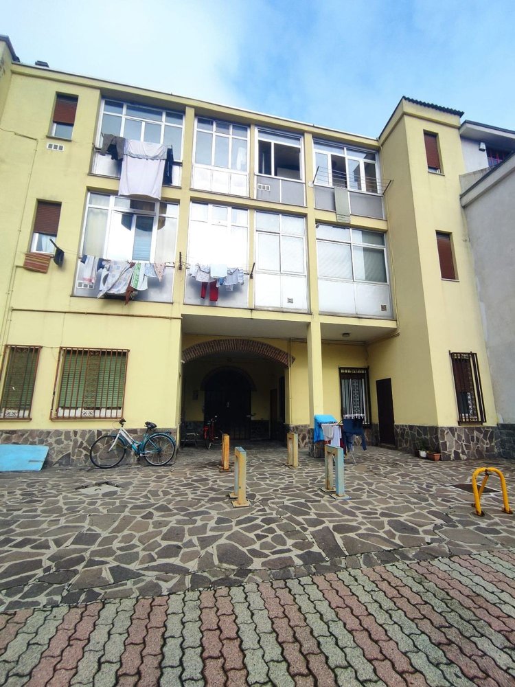 Apartamento de 3 divisões em Paderno Dugnano, Italy N.º 161696