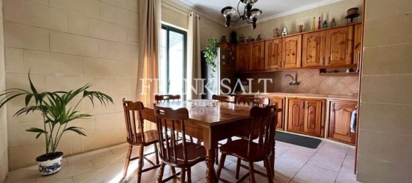 3 bedrooms Apartment in Victoria, Malta No. 5964 11