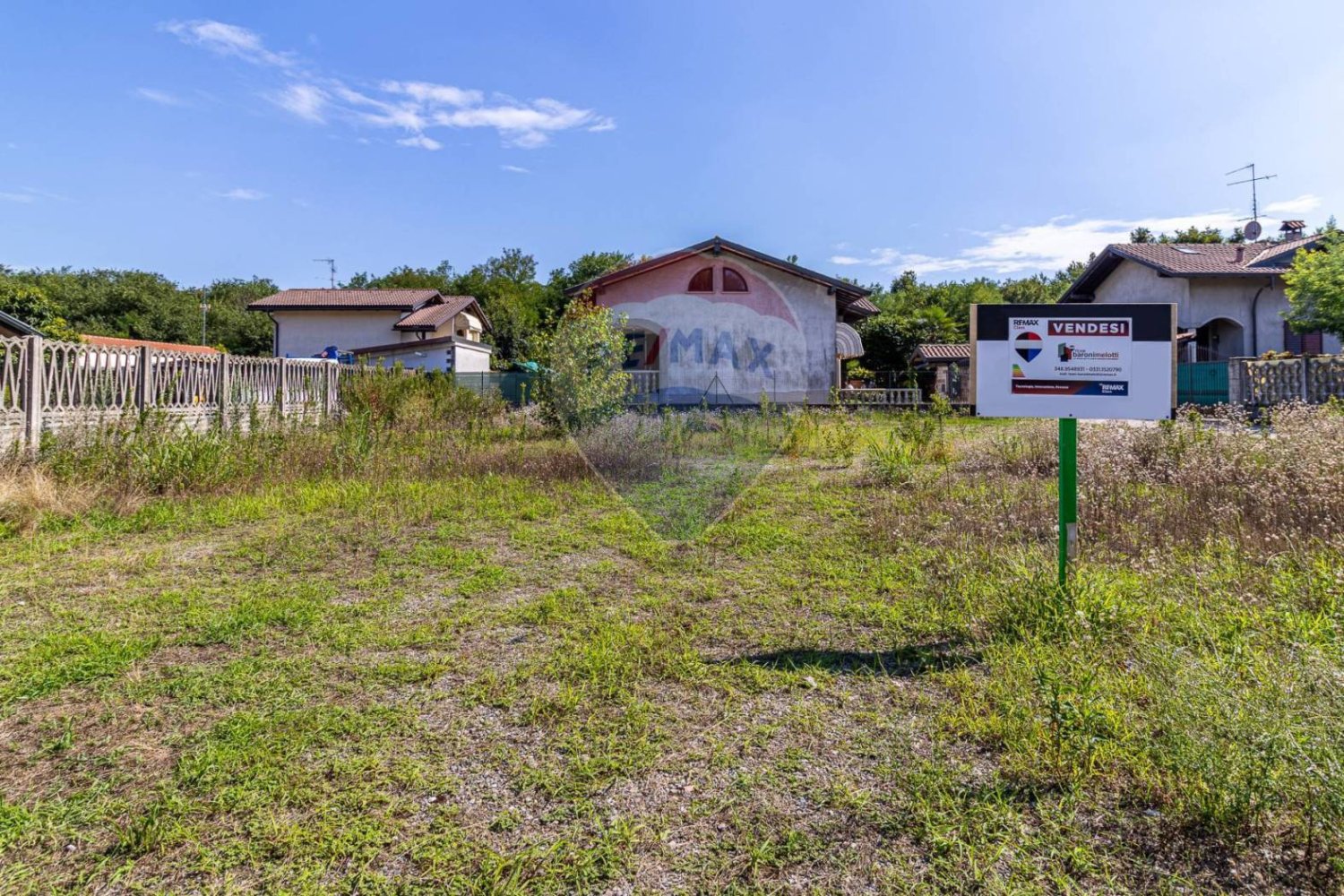 Terreno en Lonate Pozzolo, Italy 537 m² No. 303482