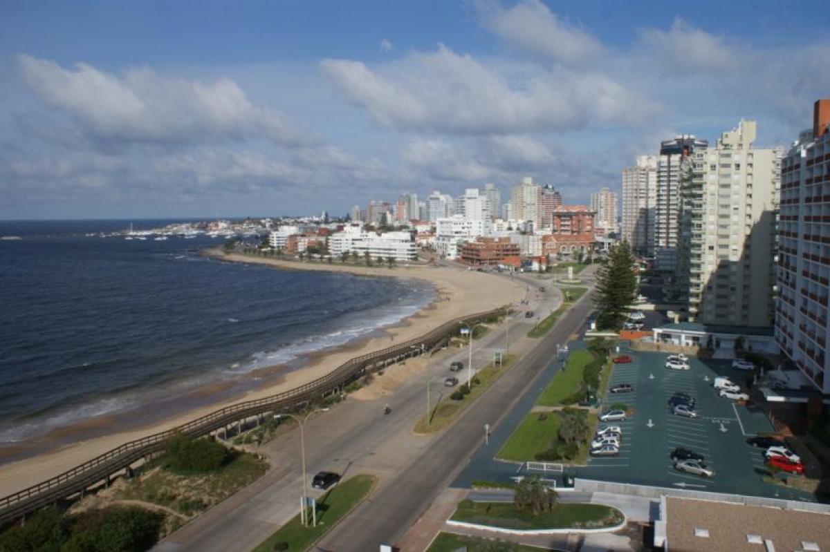 3 bedrooms Apartment in Maldonado, Uruguay No. 3093