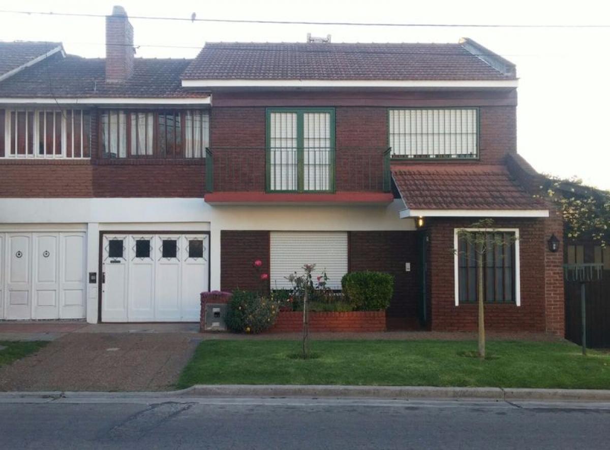 Casa de 3 dormitorios en Mar del Plata, Argentina No. 92331
