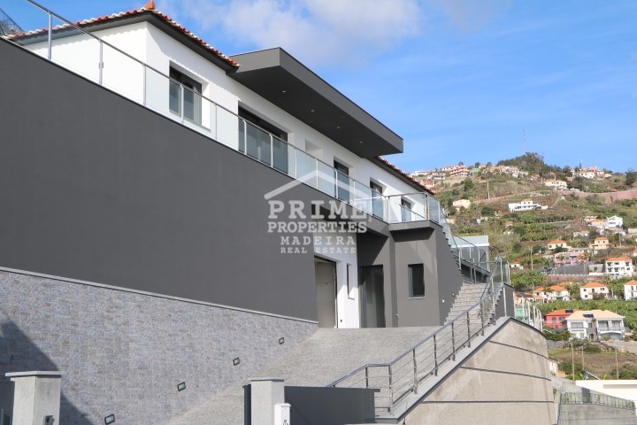 3 bedrooms Villa in Ribeira Brava, Portugal No. 235844