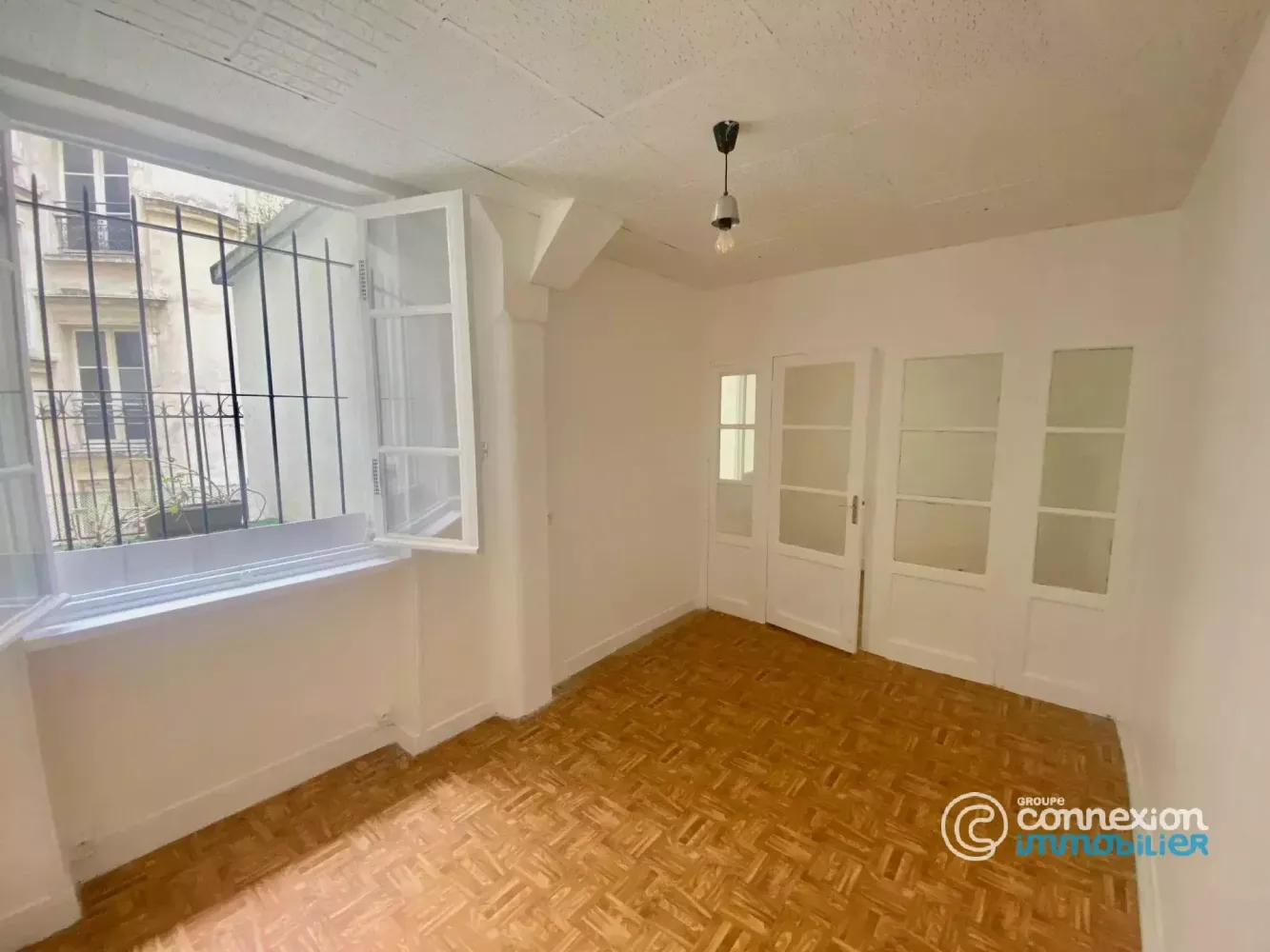 2 rooms Apartment in Paris, France No. 130469