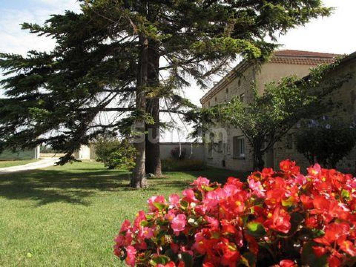 Офис с 5 спальнями в Шабей, Франция № 33778