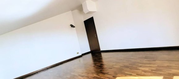 4 chambres Appartement à Muggiò, Italy No. 364331 25