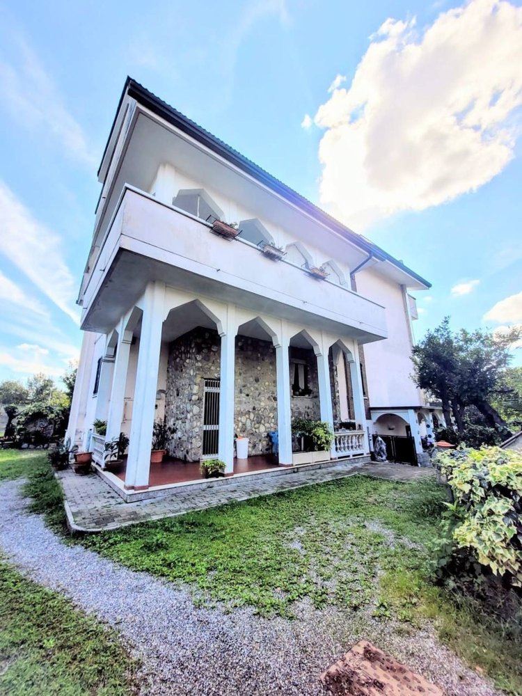 4 chambres Appartement à Muggiò, Italy No. 364331