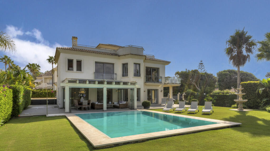 Villa de 5 dormitorios en Marbella, Spain No. 62677