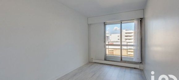 4 rooms Apartment in Paris, France No. 177338 10