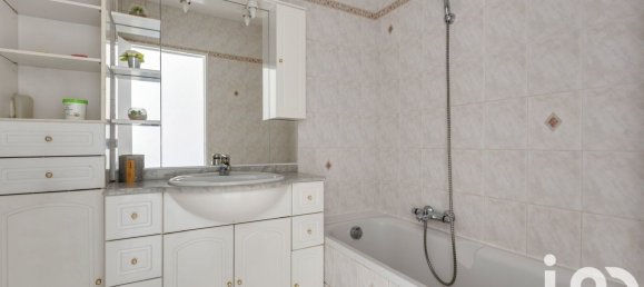 4 rooms Apartment in Paris, France No. 177338 21