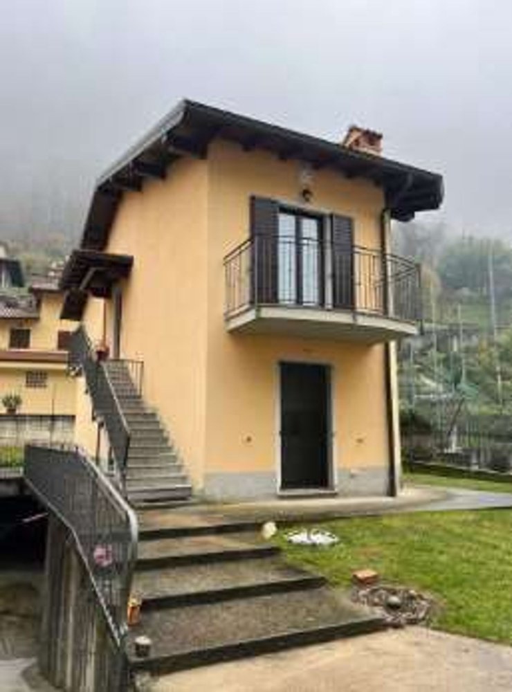 3غرفة شقة في Erve, Italy رقم 7153