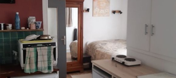 Studio in Paris, France No. 324816 2