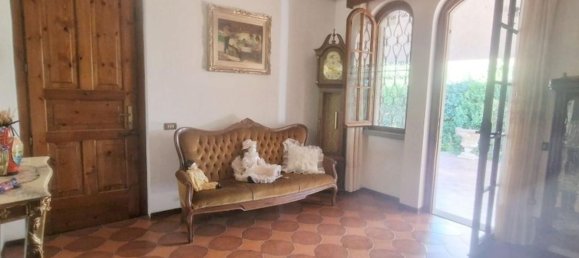 8-salle Villa à Viareggio, Italy No. 298262 3