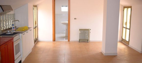 2 bedrooms Apartment in Pescara, Italy No. 331805 2