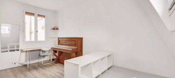 2 rooms Apartment in Paris, France No. 148422 3