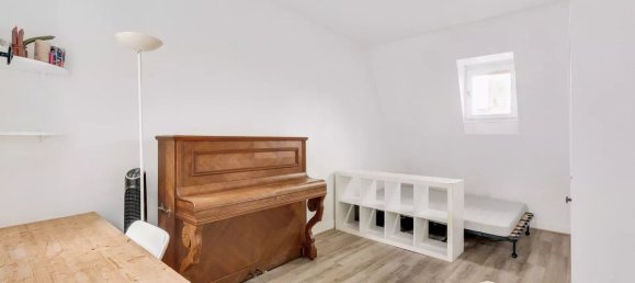 2 rooms Apartment in Paris, France No. 148422 2