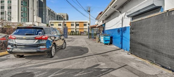  قطعة أرض في Miami, USA رقم 614219 9