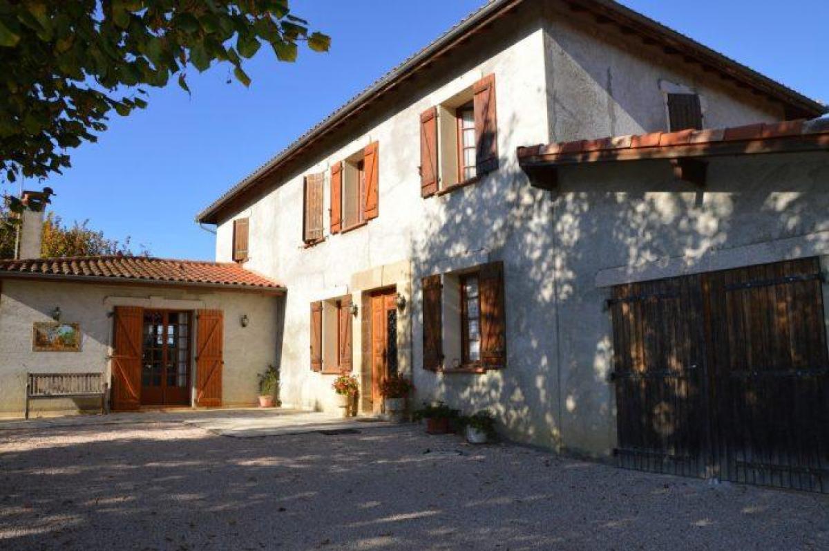 3 bedrooms House in Mielan, France No. 21993