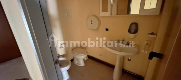 5 rooms Commercial property in Piacenza, Italy No. 196687 8