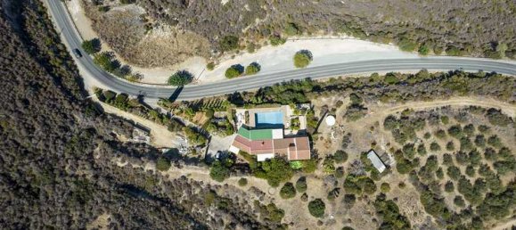 4 bedrooms House in Foinikaria, Cyprus No. 13826 3