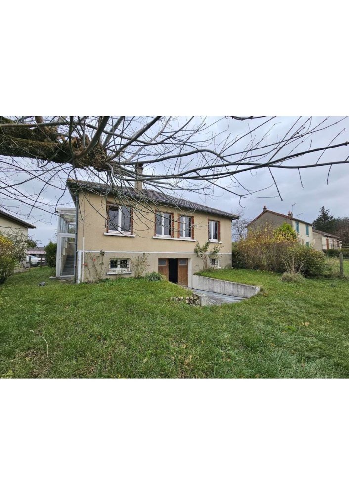 Casa de 1 dormitorio en Bonny-sur-Loire, France No. 155701