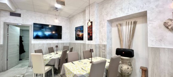 Коммерческая недвижимость с 2 комнатами в Горле, Италия № 62069 21