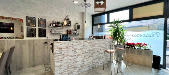 Коммерческая недвижимость с 2 комнатами в Горле, Италия № 62069 16