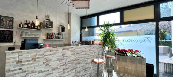 Коммерческая недвижимость с 2 комнатами в Горле, Италия № 62069 15