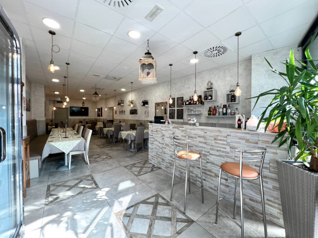 Коммерческая недвижимость с 2 комнатами в Горле, Италия № 62069