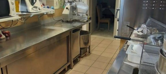 Коммерческая недвижимость с 2 комнатами в Горле, Италия № 62069 10