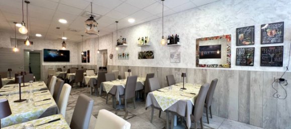 Коммерческая недвижимость с 2 комнатами в Горле, Италия № 62069 20