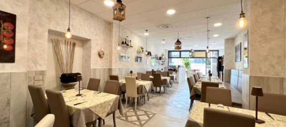 Коммерческая недвижимость с 2 комнатами в Горле, Италия № 62069 4