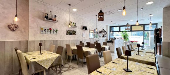 Коммерческая недвижимость с 2 комнатами в Горле, Италия № 62069 3