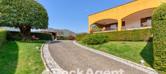3 bedrooms Villa in Baronissi, Italy No. 308469 6