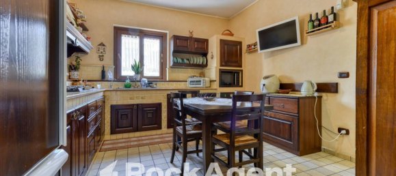 3 bedrooms Villa in Baronissi, Italy No. 308469 3