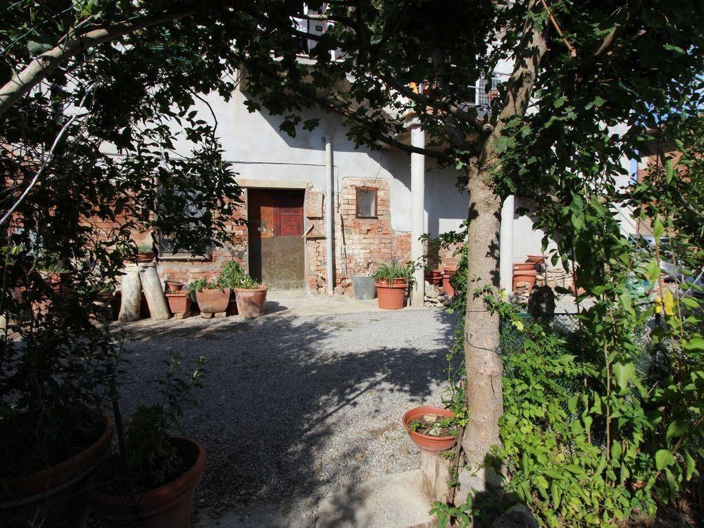 7 rooms Apartment in Chiusi, Italy No. 74797