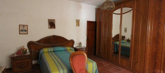 7 rooms Apartment in Chiusi, Italy No. 74797 5