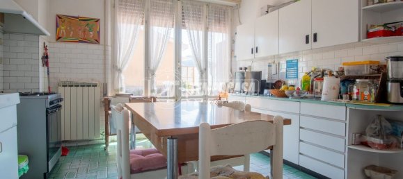 Квартира с 4 комнатами в Кьявари, Италия № 36560 6