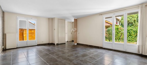 4 bedrooms House in Saint-Germain-en-Laye, France No. 322816 2