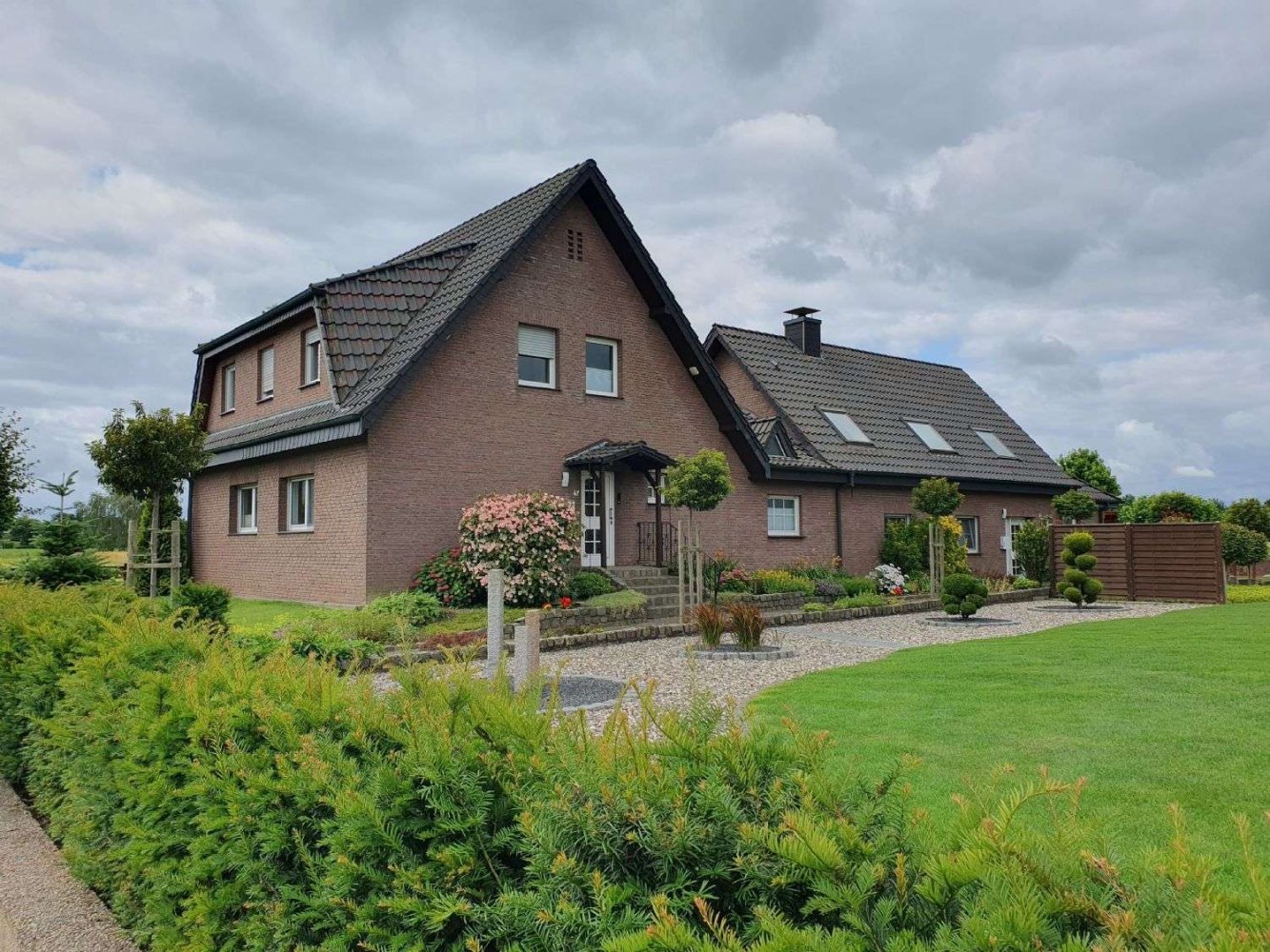 Adosado de 9 dormitorios en Wesel, Germany No. 323941