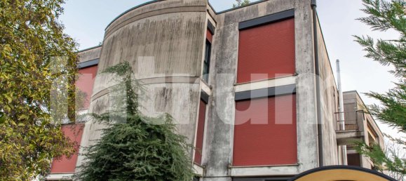 Gewerbliche Immobilie in Cassano Magnago, Italy 159m², Nr. 358639 20