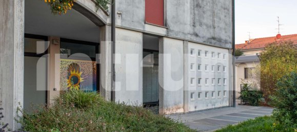 Gewerbliche Immobilie in Cassano Magnago, Italy 159m², Nr. 358639 5