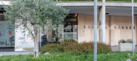 Gewerbliche Immobilie in Cassano Magnago, Italy 159m², Nr. 358639 28